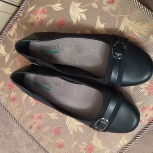 Beartraps memory foam black flat size 8 1/2 W